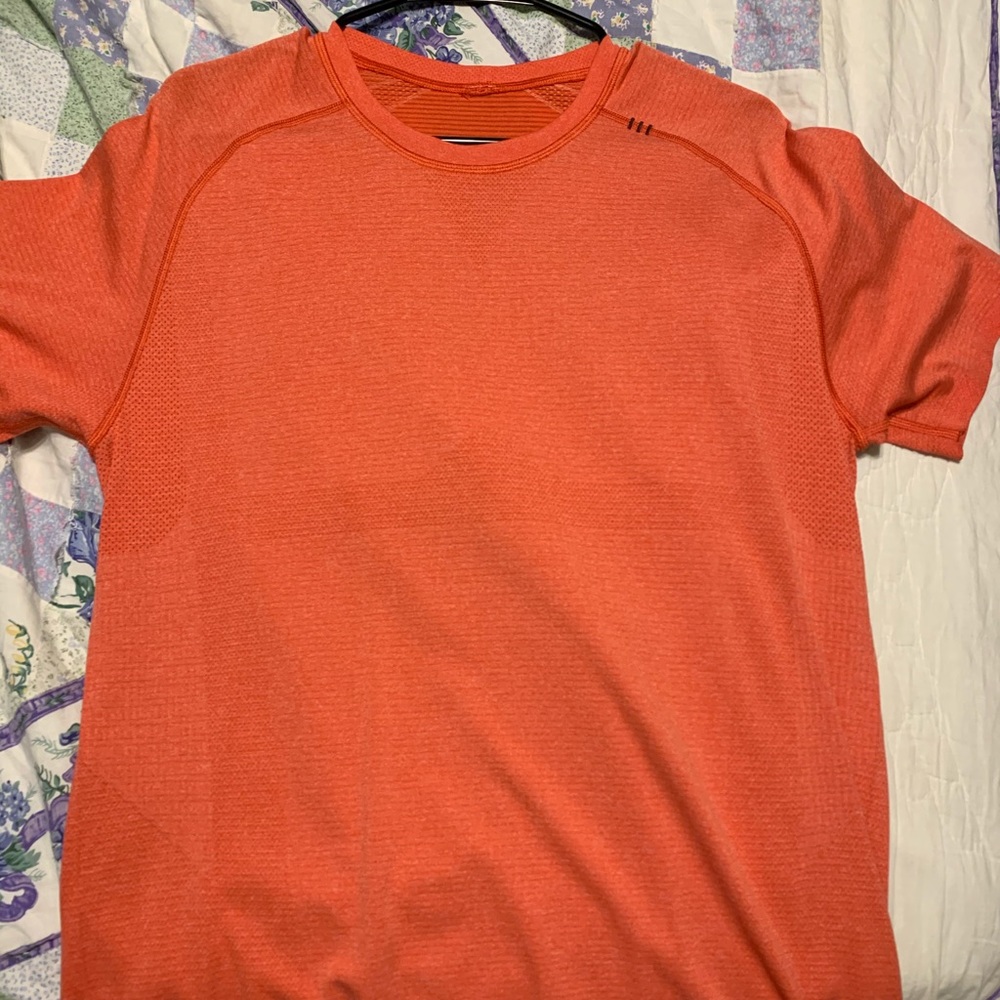 LULULEMON METAL VENT TECH SIZE LARGE coral